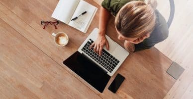woman-surfing-internet-at-coffee-shop